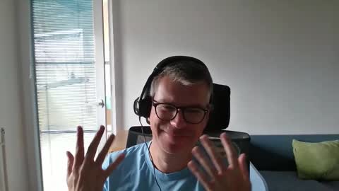 Snapshot of simonveli chatting on 11, 9, 2025 Simonveli online show from 11, 9, 2025