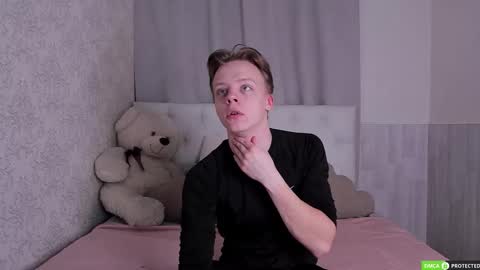 Snapshot of simonwarner chatting on 4, 3, 2026 Simon online show from 4, 3, 2026