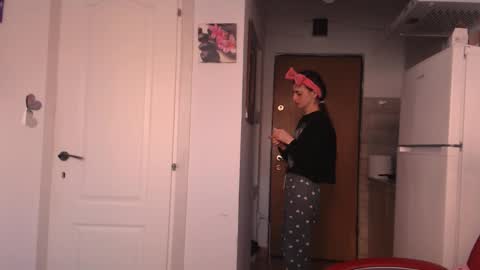 Snapshot of simyhvn chatting on 18, 3, 2026 simyhvn online show from 18, 3, 2026