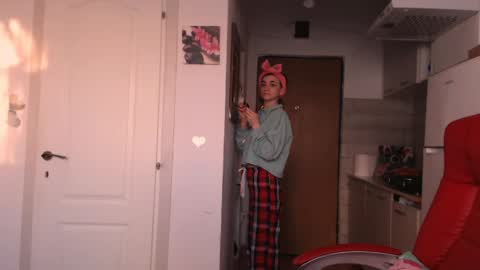 Snapshot of simyhvn chatting on 7, 4, 2026 simyhvn online show from 7, 4, 2026