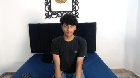 Snapshot of sinboy_ chatting on 19, 4, 2026 online show from 19, 4, 2026