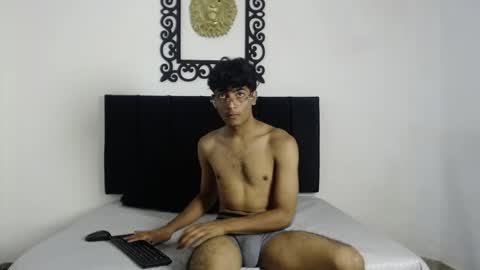 Snapshot of sinboy_ chatting on 5, 5, 2026 online show from 5, 5, 2026