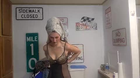 sinnyloohoo online show from 3, 10, 2025