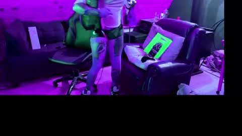 Snapshot of siphonophorstrings chatting on 26, 10, 2025 Dustbunnyfoofoo online show from 26, 10, 2025