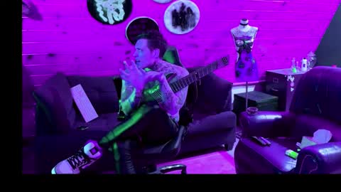 Snapshot of siphonophorstrings chatting on 16, 11, 2025 Dustbunnyfoofoo online show from 16, 11, 2025