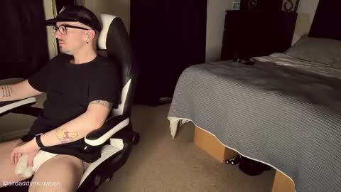 Snapshot of sirdaddymcqween chatting on 4, 2, 2026 Sir Daddy McQween online show from 4, 2, 2026