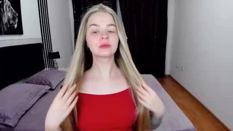 SirenaBloom online show from 7, 4, 2026