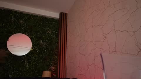 Snapshot of sisi_von_dee chatting on 6, 5, 2026 Dee online show from 6, 5, 2026