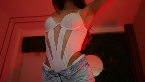 Snapshot of sisi_von_dee chatting on 19, 5, 2026 Dee online show from 19, 5, 2026