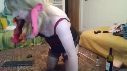 sissyslut online show from 18, 4, 2026