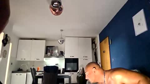 Snapshot of skinboys chatting on 3, 11, 2025 skinboys online show from 3, 11, 2025