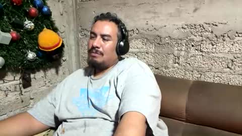 Snapshot of skinhell chatting on 26, 6, 2026 Elias online show from 26, 6, 2026