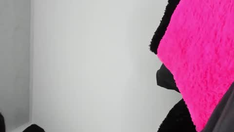 Snapshot of skinny_hotdirty chatting on 21, 11, 2025 skinny_hotdirty online show from 21, 11, 2025