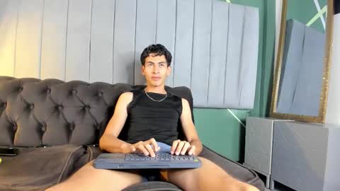 Snapshot of skinny_jean_ chatting on 15, 2, 2026 skinny jean online show from 15, 2, 2026