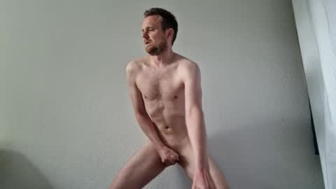 Snapshot of skinnyb24 chatting on 17, 5, 2026 skinnyb24 online show from 17, 5, 2026