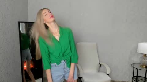 Skinnyladyy online show from 28, 1, 2025