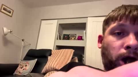 Snapshot of skuzzy25 chatting on 9, 4, 2026 skuzzy25 online show from 9, 4, 2026