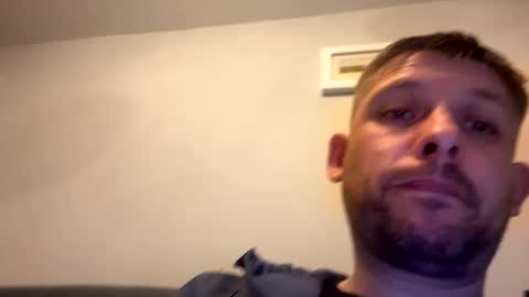 Snapshot of skuzzy25 chatting on 19, 4, 2026 skuzzy25 online show from 19, 4, 2026