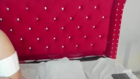 Snapshot of sky_ls chatting on 12, 9, 2025 sky_ls online show from 12, 9, 2025