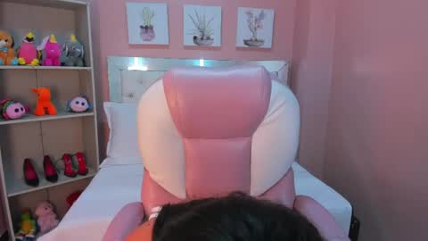 Snapshot of sky_winter chatting on 19, 4, 2026 S O F I online show from 19, 4, 2026