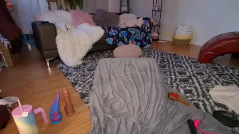 Skye Watson online show from 6, 1, 2025