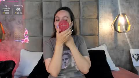 Snapshot of skyjunne chatting on 3, 2, 2026 Sky June online show from 3, 2, 2026