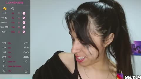 Snapshot of skylady05 chatting on 24, 4, 2026 millie online show from 24, 4, 2026