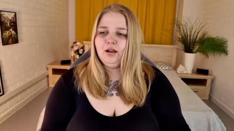 Snapshot of sladadeew chatting on 4, 5, 2026 Slada Deew online show from 4, 5, 2026
