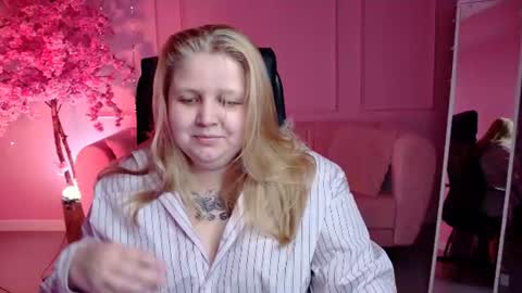 Snapshot of sladadeew chatting on 16, 7, 2026 Slada Deew online show from 16, 7, 2026