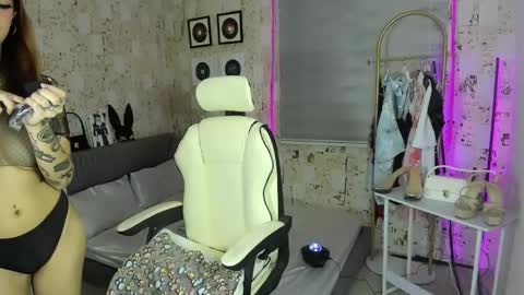 Snapshot of slaughtyalexxx chatting on 17, 2, 2025 Alexandria my love online show from 17, 2, 2025
