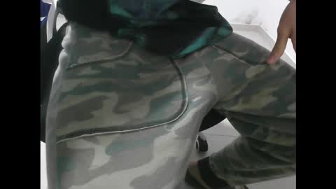 Snapshot of slender_cum chatting on 29, 10, 2025 Slender Cum online show from 29, 10, 2025