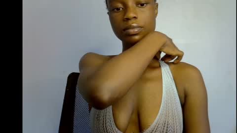 Snapshot of slim_petitqueen chatting on 27, 4, 2026 Alice online show from 27, 4, 2026