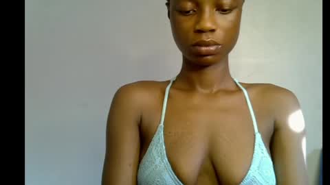 Snapshot of slim_petitqueen chatting on 10, 5, 2026 Alice online show from 10, 5, 2026