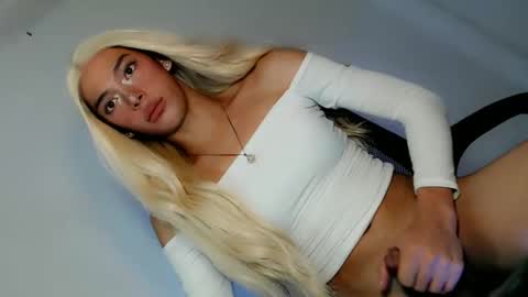 Snapshot of slimgirl_patricia chatting on 15, 4, 2026 Pat online show from 15, 4, 2026