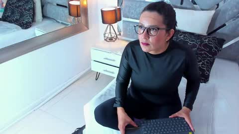Snapshot of slut_milf_ chatting on 9, 5, 2026 slut_milf_ online show from 9, 5, 2026