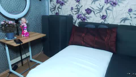 slutihmami online show from 10, 4, 2026