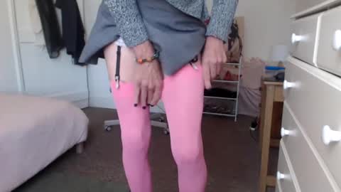 Snapshot of slutsuzy chatting on 29, 9, 2025 Slut Suzy online show from 29, 9, 2025