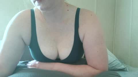 Snapshot of slutty_redhead3 chatting on 25, 6, 2026 Slutty redhead3 online show from 25, 6, 2026
