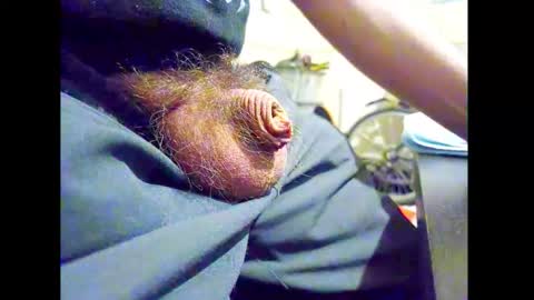 Snapshot of smallhairyuncut chatting on 6, 5, 2026 Small Hairy Uncut online show from 6, 5, 2026