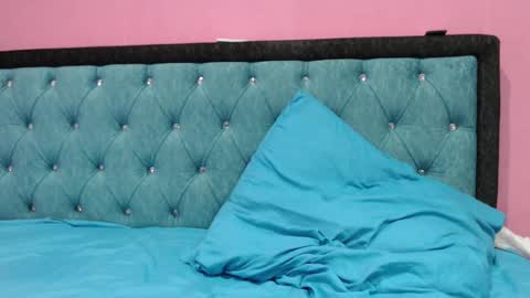 Snapshot of smile_cute_fox chatting on 8, 12, 2024 smile_cute_fox online show from 8, 12, 2024