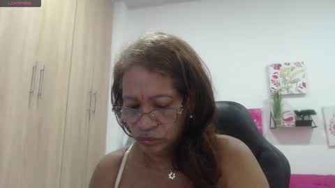 Snapshot of smilet_milf chatting on 1, 2, 2026 Smileth online show from 1, 2, 2026