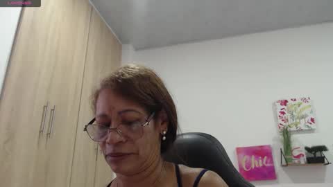Snapshot of smilet_milf chatting on 7, 2, 2026 Smileth online show from 7, 2, 2026