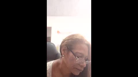 Snapshot of smilet_milf chatting on 12, 2, 2026 Smileth online show from 12, 2, 2026