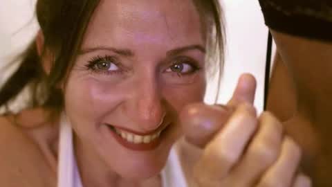Snapshot of smilinglove chatting on 18, 10, 2025 Tati  San online show from 18, 10, 2025