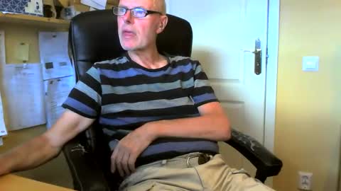 Snapshot of snickarn335731 chatting on 24, 5, 2026 snickarn335731 online show from 24, 5, 2026