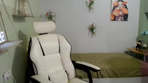 Snapshot of snow_2000 chatting on 5, 12, 2024 snow_2000 online show from 5, 12, 2024