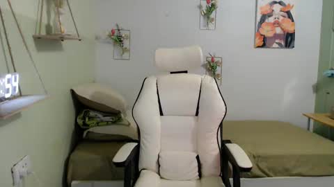 Snapshot of snow_2000 chatting on 12, 12, 2024 snow_2000 online show from 12, 12, 2024