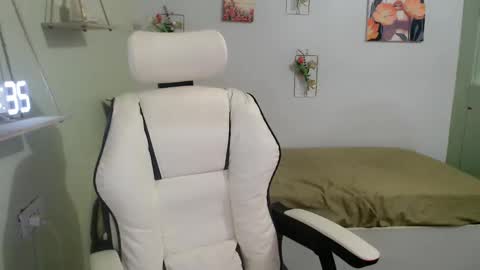 Snapshot of snow_2000 chatting on 21, 12, 2024 snow_2000 online show from 21, 12, 2024