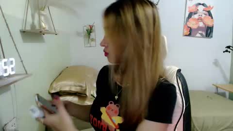 Snapshot of snow_2000 chatting on 24, 10, 2025 snow_2000 online show from 24, 10, 2025