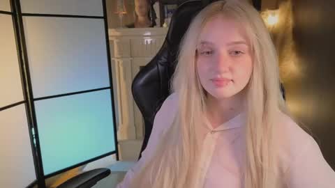 Snapshot of snowflakeskitty chatting on 7, 6, 2026 Ellie online show from 7, 6, 2026
